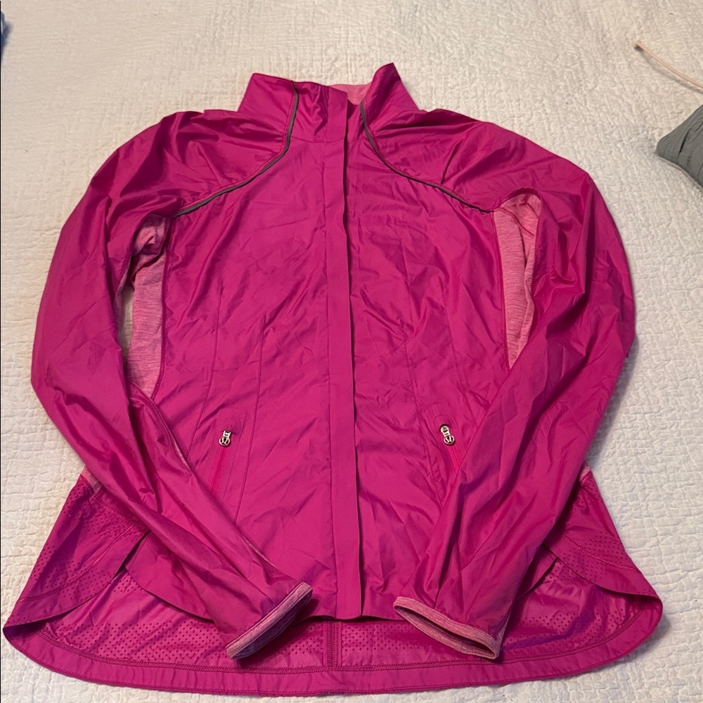Lululemon Run: Essential Jacket II
Paris Pink